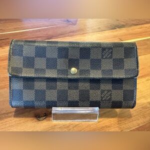 Authentic Louis Vuitton Damier Sarah Wallet